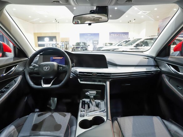 2025 Changan CS35 Plus I Рестайлинг, красный - вид 17