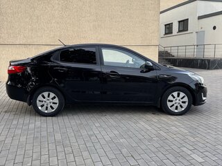 2013 Kia Rio 4-speed III, чёрный, 830000 рублей, вид 4