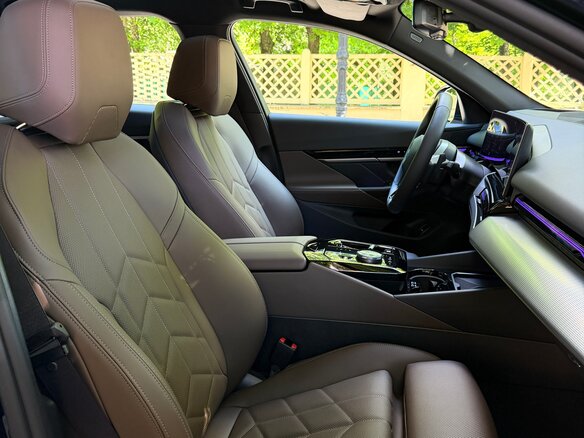 2024 BMW 5 серии 520i VIII (G60/G61/G68), синий, 6850000 рублей - вид 20