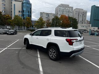 2020 GMC Acadia II Рестайлинг, белый, 3200000 рублей, вид 4