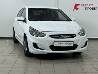 2013 Hyundai Solaris I, белый, 680000 рублей, вид 3