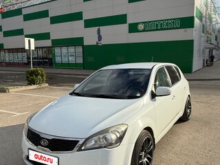 2011 Kia Ceed I Рестайлинг, белый, 700000 рублей, вид 1