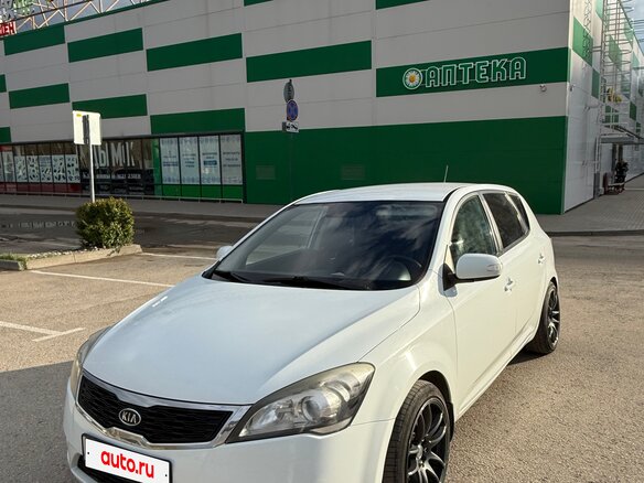 2011 Kia Ceed I Рестайлинг, белый, 700000 рублей