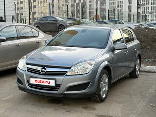 2011 Opel Astra H Рестайлинг, серебристый, 675000 рублей, вид 2