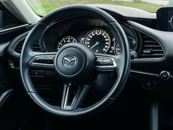 2019 Mazda 3 IV (BP), красный, 2047000 рублей - вид 13