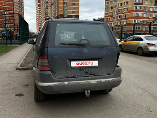 2000 Mercedes-Benz M-Класс 320 I (W163), синий, 250000 рублей, вид 3