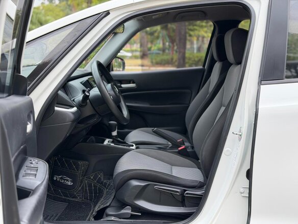 2023 Honda Fit Crosstar IV Рестайлинг, белый, 1080000 рублей - вид 8