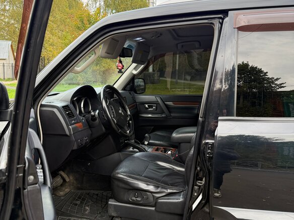 2008 Mitsubishi Pajero IV, чёрный - вид 8