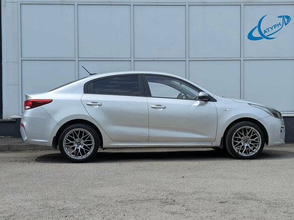 2018 Kia Rio IV, серебристый, 1165000 рублей - вид 3