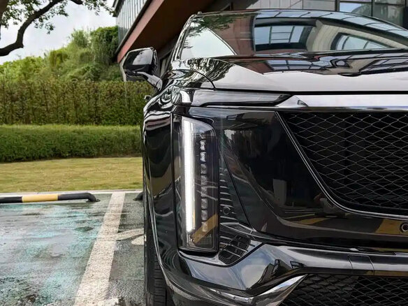 2025 Cadillac XT5 II, чёрный, 5359069 рублей - вид 3