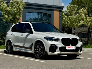 2019 BMW X5 50i IV (G05/G18), белый, 6950000 рублей, вид 5