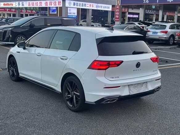 2022 Volkswagen Golf VIII, белый - вид 3
