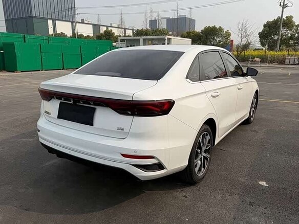 2022 Geely Emgrand II, белый - вид 5