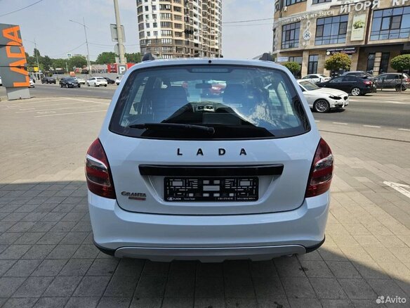 2026 Lada (ВАЗ) Granta Cross I Рестайлинг, белый - вид 5