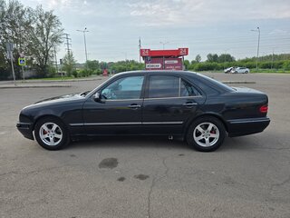 1999 Mercedes-Benz E-Класс 320 II (W210, S210) Рестайлинг, чёрный, 600000 рублей, вид 5