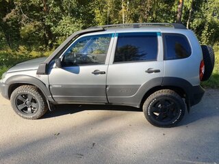 2015 Chevrolet Niva I Рестайлинг, серебристый, 670000 рублей, вид 4