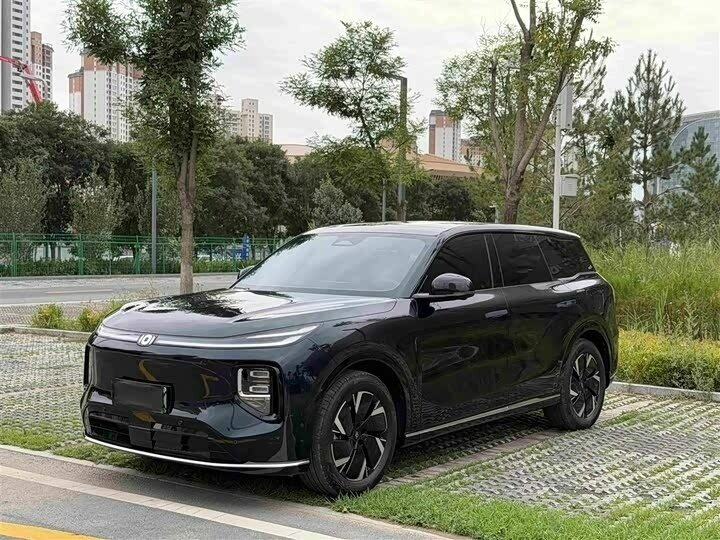 Открыть фотографии: Changan Qiyuan Q07