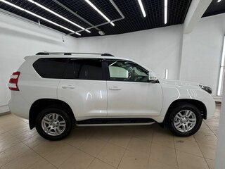 2014 Toyota Land Cruiser Prado 150 Series Рестайлинг 1, белый, 3140000 рублей, вид 4