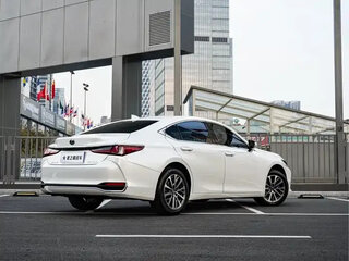 2024 Lexus ES 200 VII Рестайлинг, белый, 4633000 рублей, вид 4