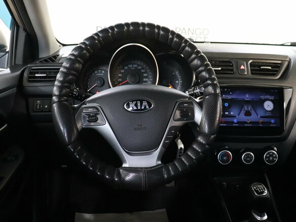 2015 Kia Rio III Рестайлинг, бежевый, 838000 рублей - вид 9