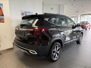 2022 Kia Seltos I, чёрный, 3050000 рублей, вид 4