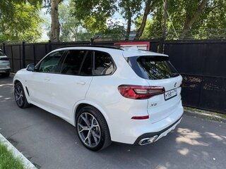 2020 BMW X5 30d IV (G05/G18), белый, 5550000 рублей, вид 2