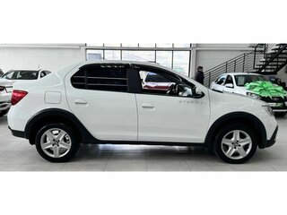 2020 Renault Logan Stepway II Рестайлинг, белый, 1169000 рублей, вид 5