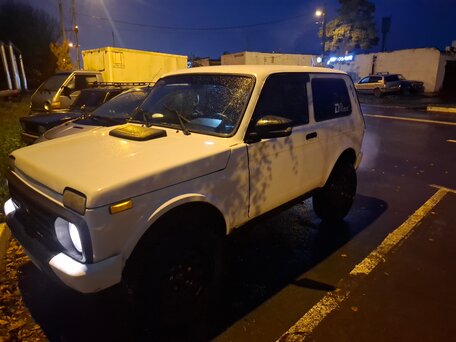 2015 Lada (ВАЗ) 2121 (4x4) Urban I Рестайлинг, белый, 640000 рублей, вид 2