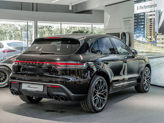 2025 Porsche Macan I Рестайлинг 2, чёрный, 10990000 рублей, вид 4