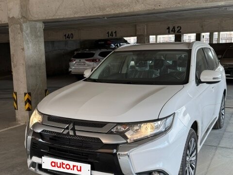 2022 Mitsubishi Outlander III Рестайлинг 3, белый, 3100000 рублей - вид 1