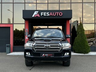 2021 Toyota Land Cruiser 200 Series Рестайлинг 2, чёрный, 8258000 рублей, вид 2