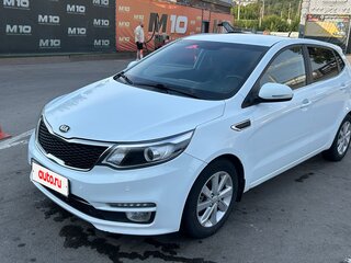 2016 Kia Rio III Рестайлинг, белый, 1000000 рублей, вид 1