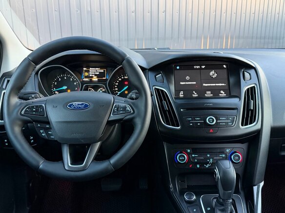 2017 Ford Focus III Рестайлинг, коричневый, 1350000 рублей - вид 11