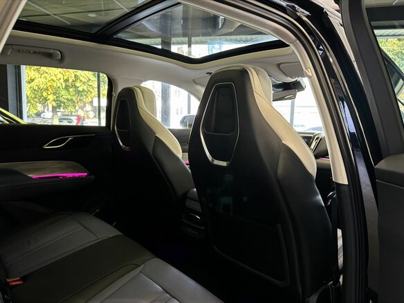 2025 Hongqi HS3, чёрный - вид 18