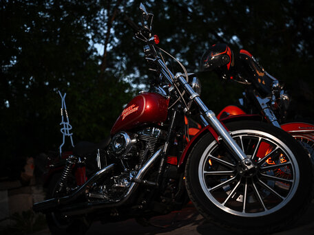 2004 Harley-Davidson Dyna Low Rider, красный, 800000 рублей, вид 1