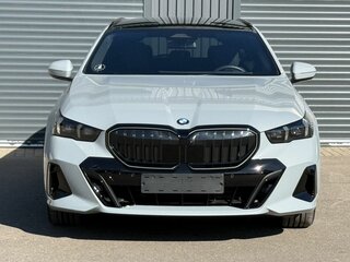 2025 BMW 5 серии 520d xDrive VIII (G60/G61/G68), серый, 9270000 рублей, вид 4