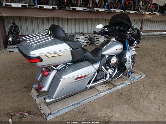 2015 Harley-Davidson Electra Glide, белый - вид 1