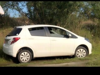2016 Toyota Vitz III (XP130) Рестайлинг, белый, 950000 рублей, вид 1
