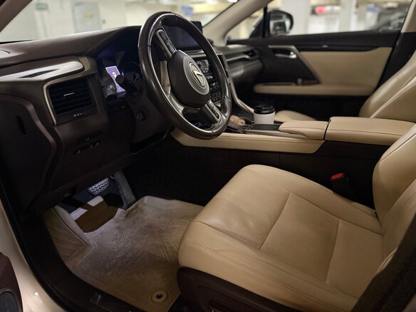 2019 Lexus RX 300 IV Рестайлинг, бежевый, 4150000 рублей - вид 3
