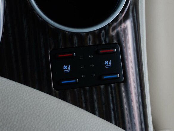2021 Toyota Camry VIII (XV70), белый, 2949000 рублей - вид 19