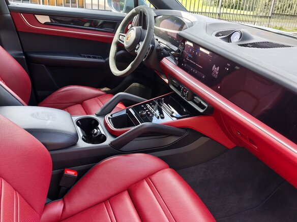 2024 Porsche Cayenne Coupé III Рестайлинг, чёрный, 14500000 рублей - вид 6