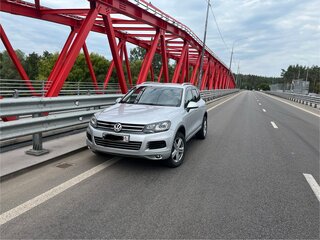 2011 Volkswagen Touareg II, серебристый, 1720000 рублей, вид 1