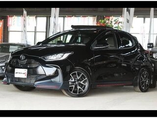 2023 Toyota Yaris IV, чёрный, 1090005 рублей, вид 1