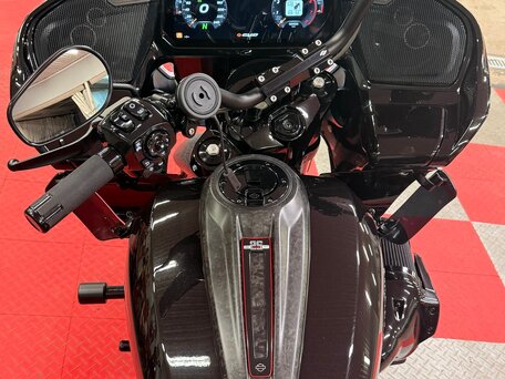 2024 Harley-Davidson CVO Road Glide ST, чёрный, 4700000 рублей, вид 4
