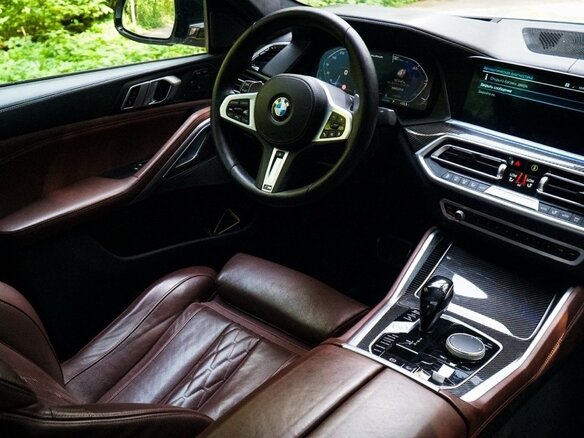 2021 BMW X6 40d III (G06), белый, 8500000 рублей - вид 10