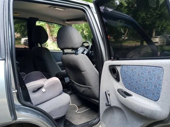 2005 Chevrolet Niva I, серый, 385000 рублей - вид 4