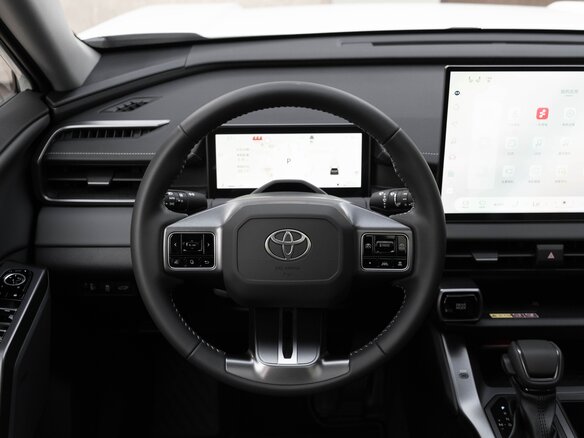 2026 Toyota RAV4 VI (XA60), белый - вид 12