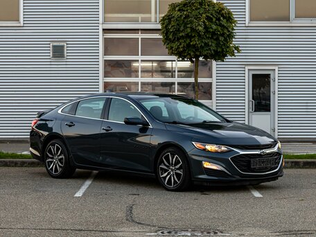 2020 Chevrolet Malibu IX Рестайлинг, серый, 1795000 рублей, вид 3