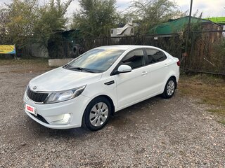 2014 Kia Rio 6-speed III, белый, 930000 рублей, вид 1