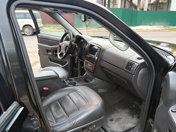 2005 Ford Explorer III, чёрный - вид 12